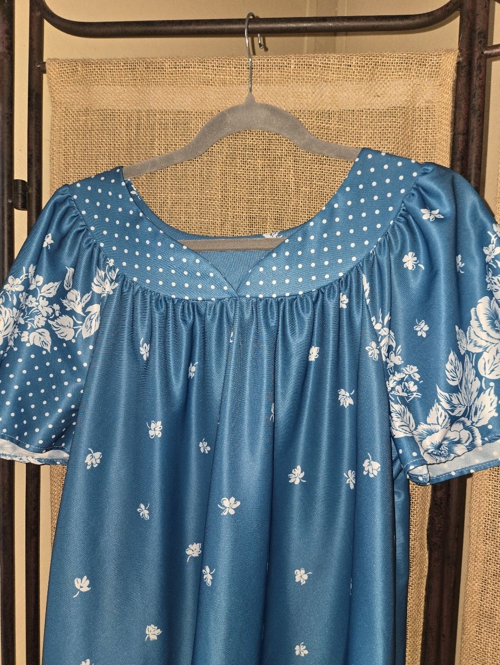 Vintage Carriage Court Blue White Floral Mumu Caftan Nightgown - Picture 3 of 7